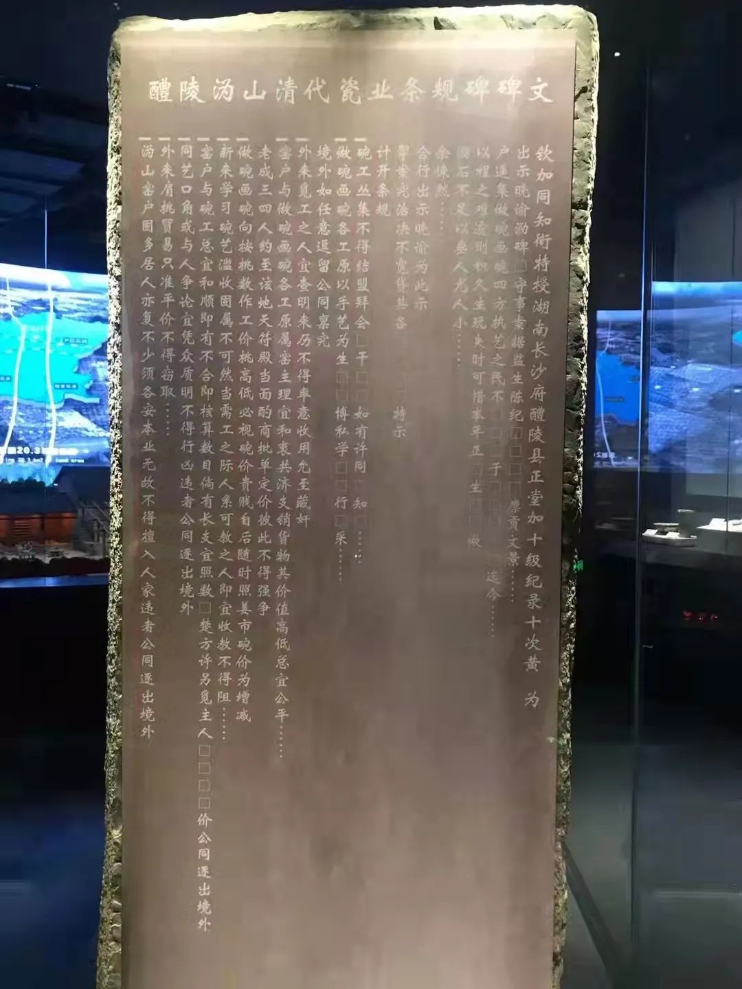 DƬ